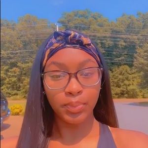 Meet your Posher, Alicia